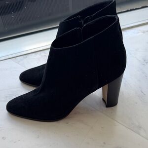 Manolo Blahnik Black Suede Ankle Booties shoes boots sz 40 $1250